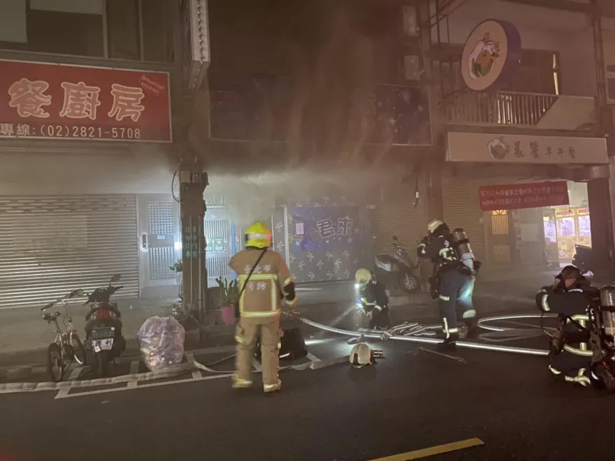 快訊/北市北投區卡拉OK黑夜冒惡火　住戶及時疏散無傷亡