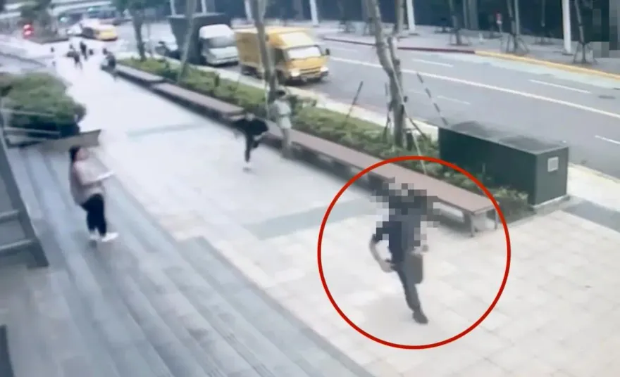 快訊/追捕畫面曝！南港男子假換匯真搶奪　熱心民眾前仆後繼追捕