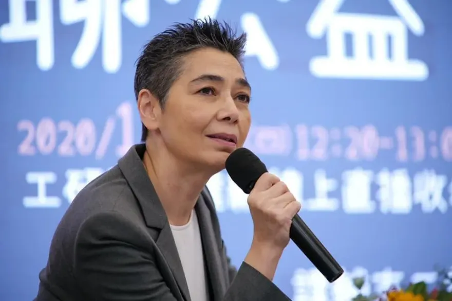 賴佩霞「1對1晤談」收2萬3　衛生局：涉違《醫師法》《心理師法》違者可處新台幣3萬元以上15萬元以下罰鍰！
