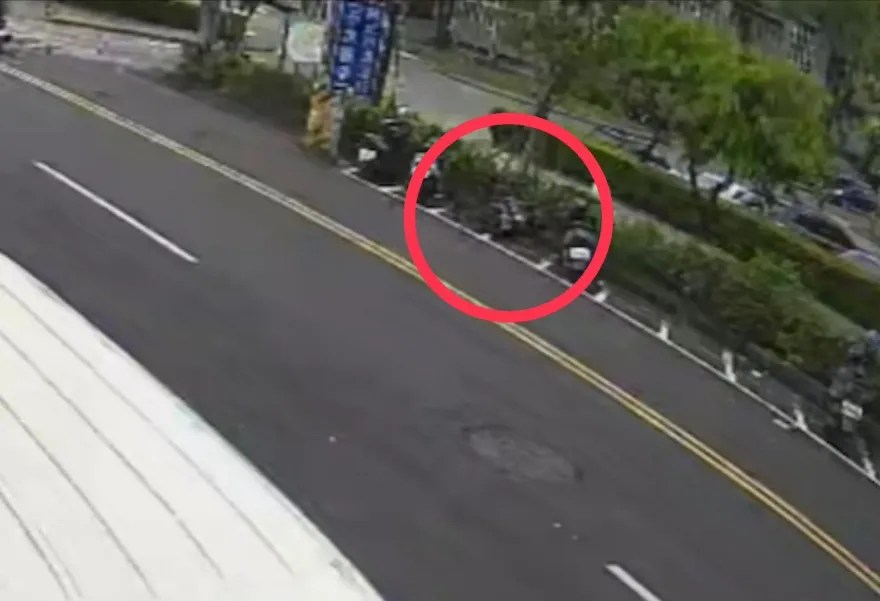 鬼月奇談/高雄乖孫送阿嬤、他停殯儀館機車被推倒　靈異畫面曝光！