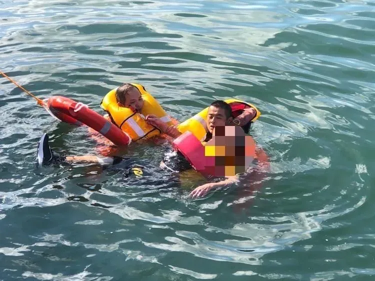 影/觀音嬤保佑！澎湖馬公漁港醉漢廟前落海獲救　馬上酒醒