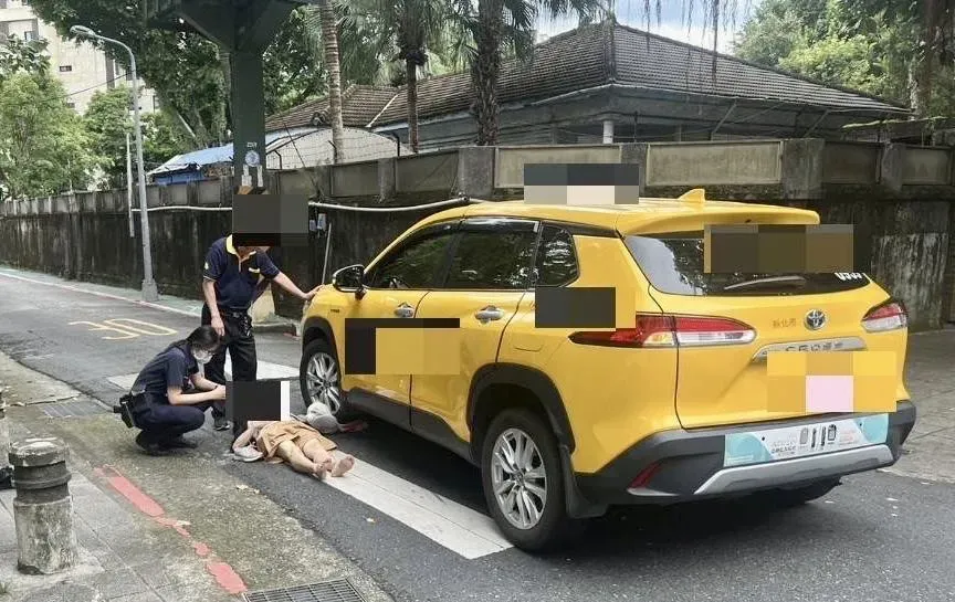 影/行人地獄！北市婦遭左轉小黃撞擊　倒臥地上險遭輾