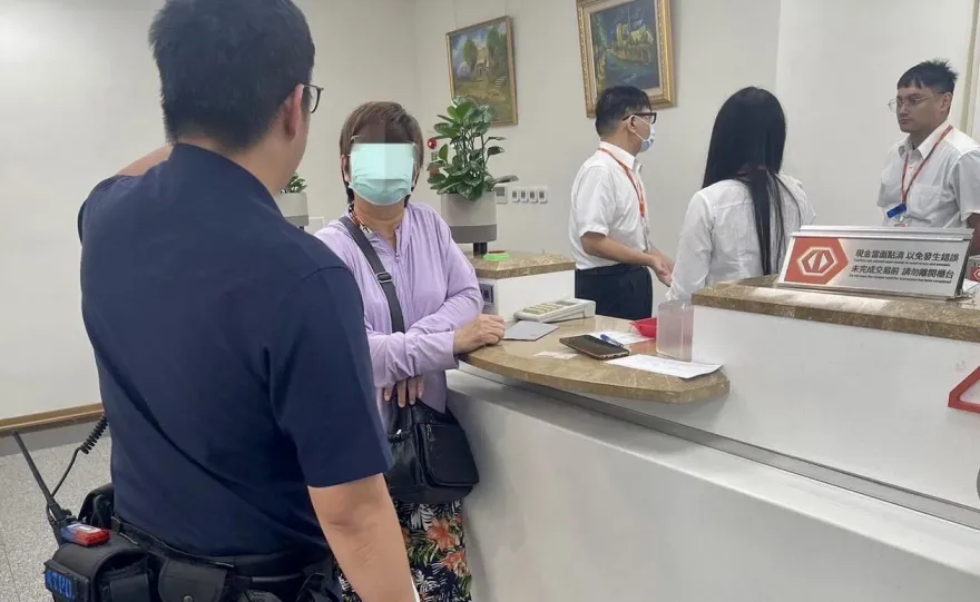 別再信！型男機長跨海送「真愛包裹」　新北婦墜入情網險噴12萬