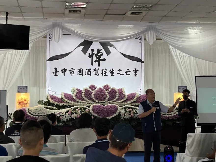 再酒駕啊！「累犯道安講習」到殯儀館上課　學員直呼：以後不敢了