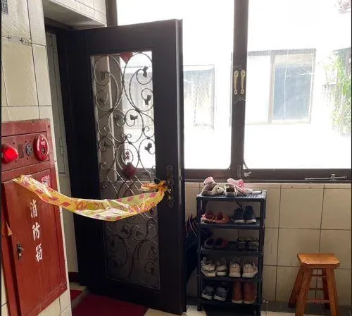 高雄夫妻遭鄰亂刀刺腹「無打鬥痕跡」分倒客廳臥室　男主人睡夢中喪命