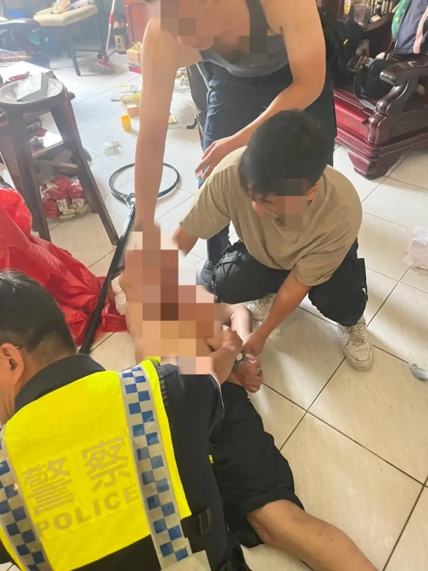 快訊/台中男暴走縱火！失控潑鹽酸灼傷8警消