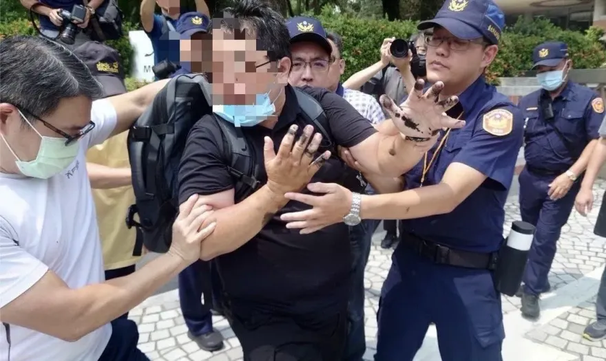 快訊/農業部遭潑漆蛋襲　警當場逮1男子送辦