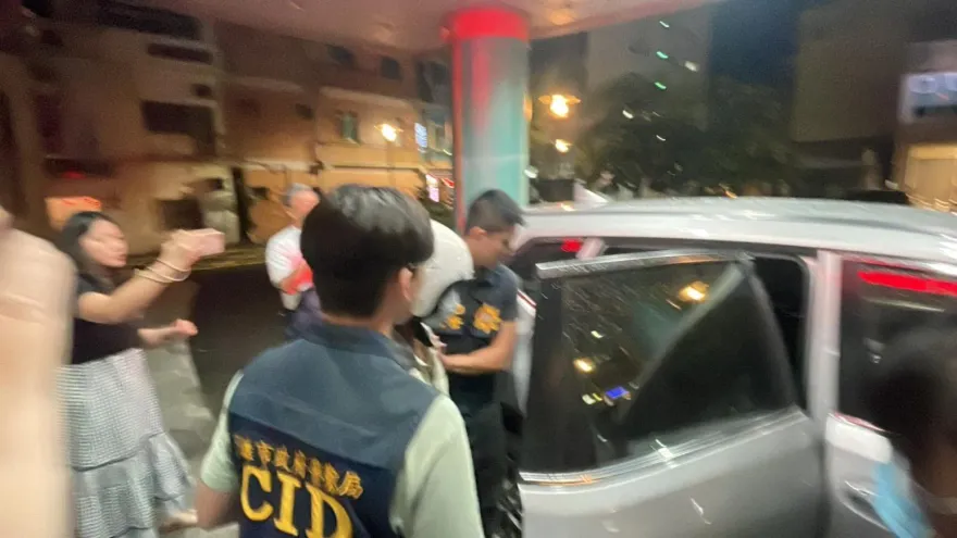 快訊/高雄男砍死鄰居「兇刀找到了」！外套藏水果刀扔高屏溪畔
