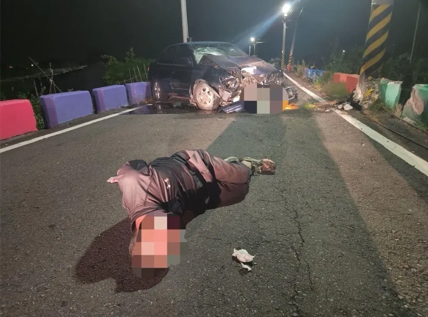 影/彰化毒蟲拒捕飛車撞電桿　車毀人傷狼狽落網