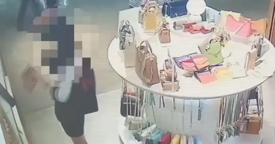 影/京站百貨女OL假逛街真竊盜！5分鐘摸走2包　害店家損失上萬元