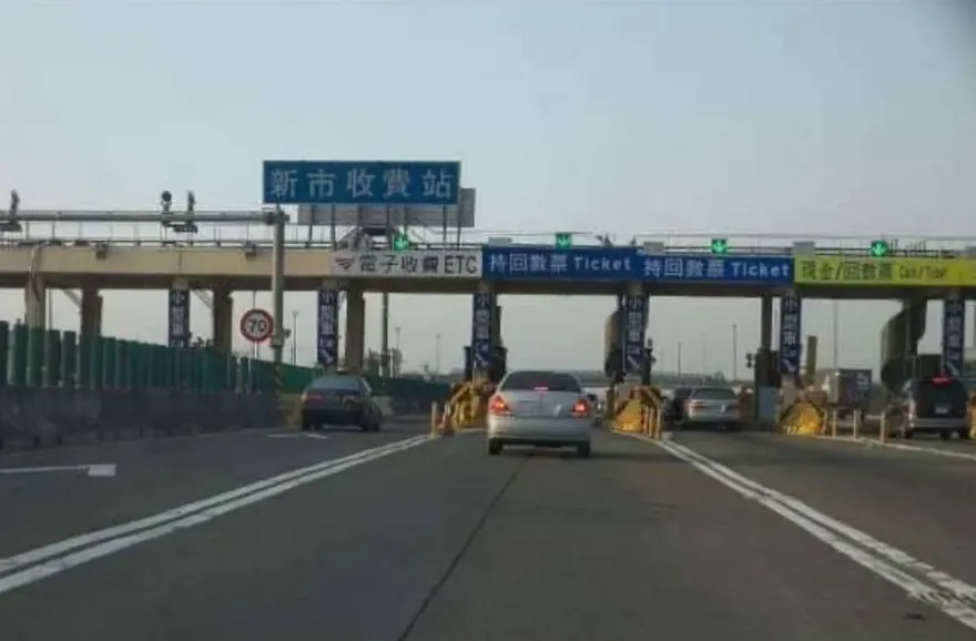 回憶殺！國道看過人工收費站遭嫌老　網暴動花40元賺「愛的摸摸」