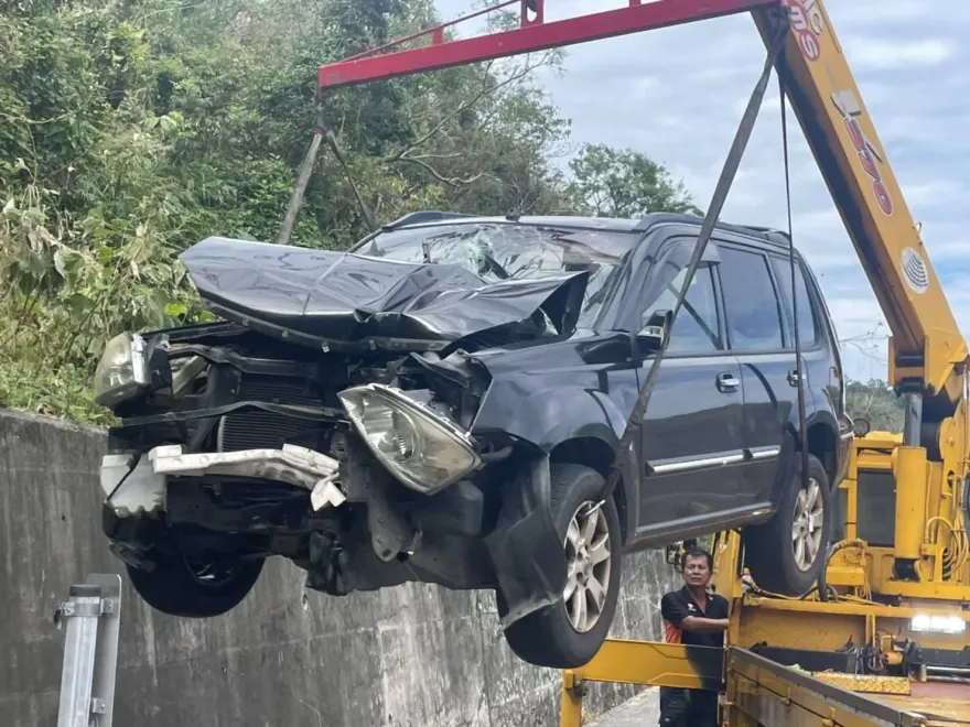 快訊/台東東河死亡車禍！台23線休旅車自撞山壁4傷　駕駛魂斷登仙橋