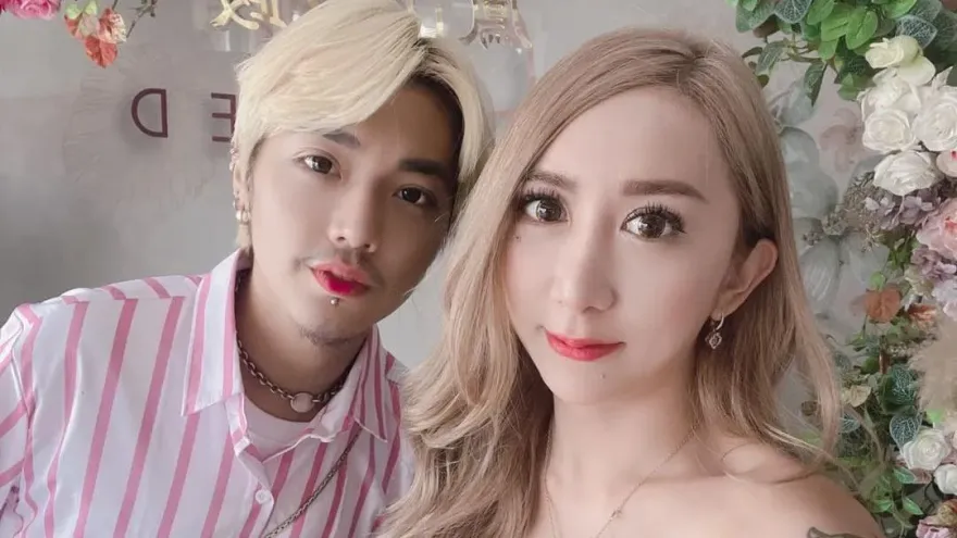 快訊/網紅罔腰登記結婚！「失眠灌了半瓶白蘭地」曬超閃畫面