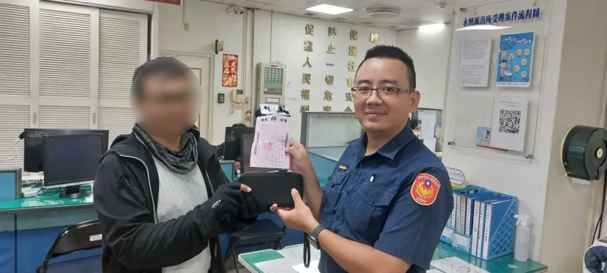 影/好心有好報！台中外送員靠功德金收據找回「無證件錢包」