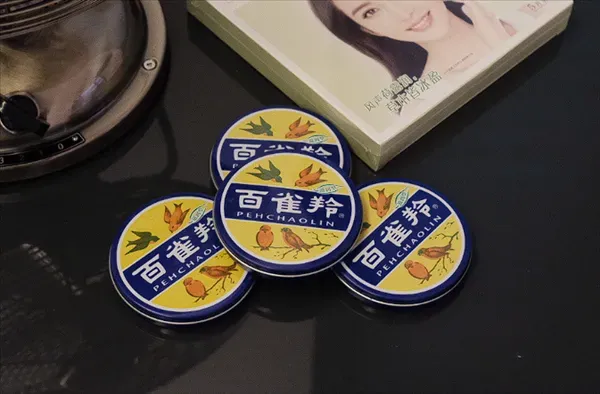 誤將保養品當冰淇淋吃下肚　00後小伙委屈稱：這品牌太老了不認識