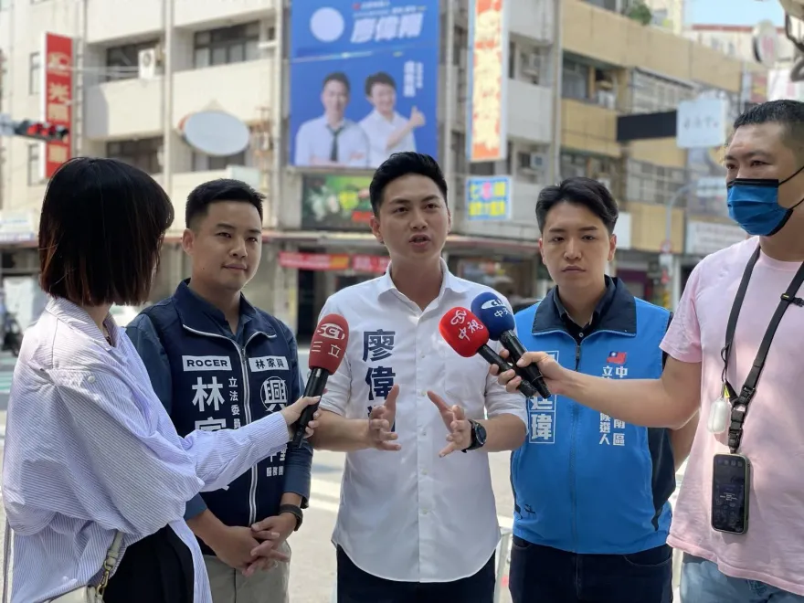 全國第一面「你的蛋蛋健康嗎？」護食安看板上架　廖偉翔轟：陳吉仲「荒誕至吉」