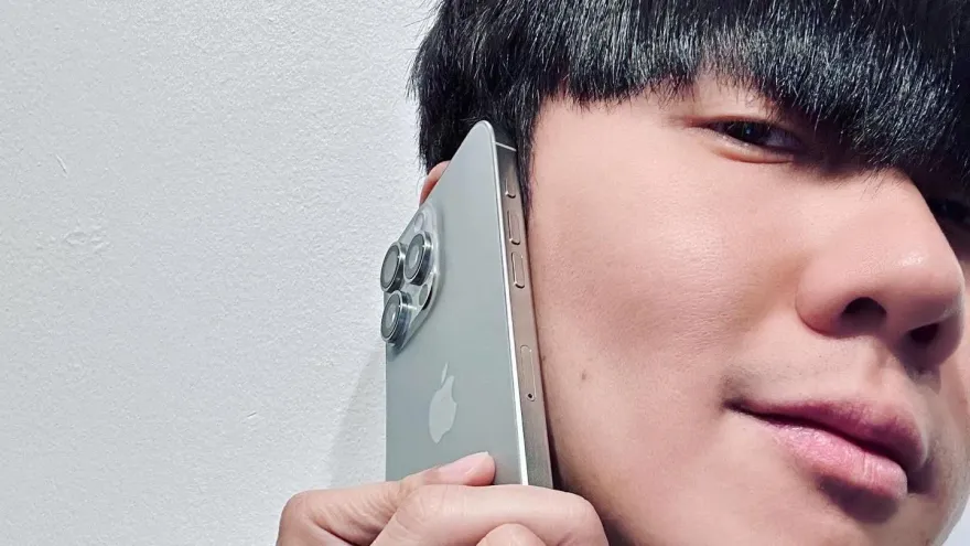 林俊傑搶先爽拿iPhone 15 Pro Max！親揭真實使用心得　網羨慕：鈦帥了