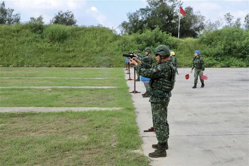 金防部指揮官親自帶隊射擊　T75K3手槍正全軍換裝