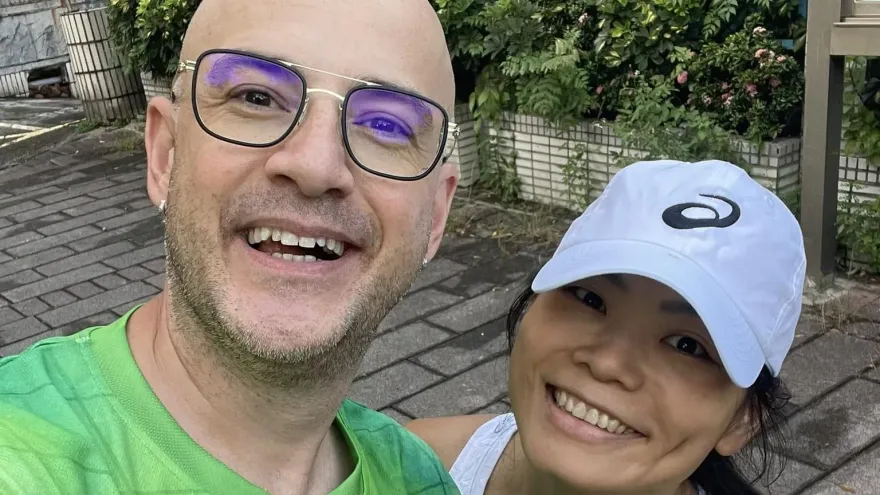 被誤會懷孕！吳鳳淚曝老婆入院開刀　見9公分肌瘤嚇到：像女生手掌大
