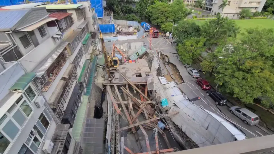 快訊/大直民宅塌陷現場驚傳再下沉！建管處派員緊急監控