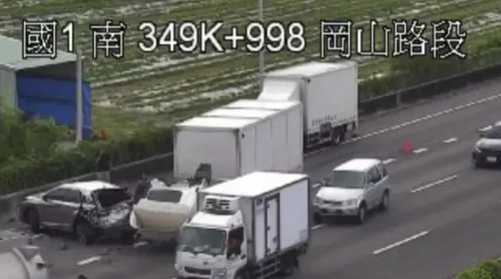 快訊/國1南向岡山段車禍！大貨車追撞轎車「斷頭」釀1傷　塞爆回堵13公里