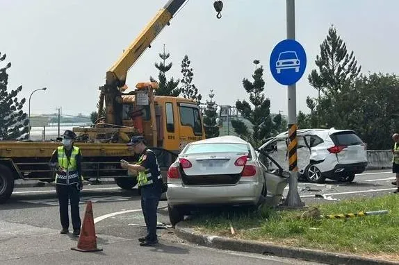 快訊/國1水上交流道嚴重車禍！2車碰撞釀4傷…1人送醫不治