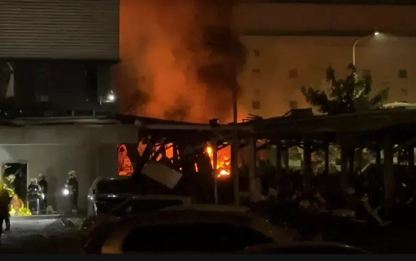 屏東科技廠大爆炸/「1消防員殉職」74傷！4名消防員仍受困中