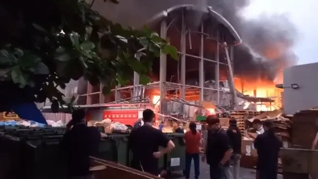 屏東高爾夫球具廠大爆炸/96傷1消防員殉職「人為疏失」？他揭敬鵬大火8死後這修法