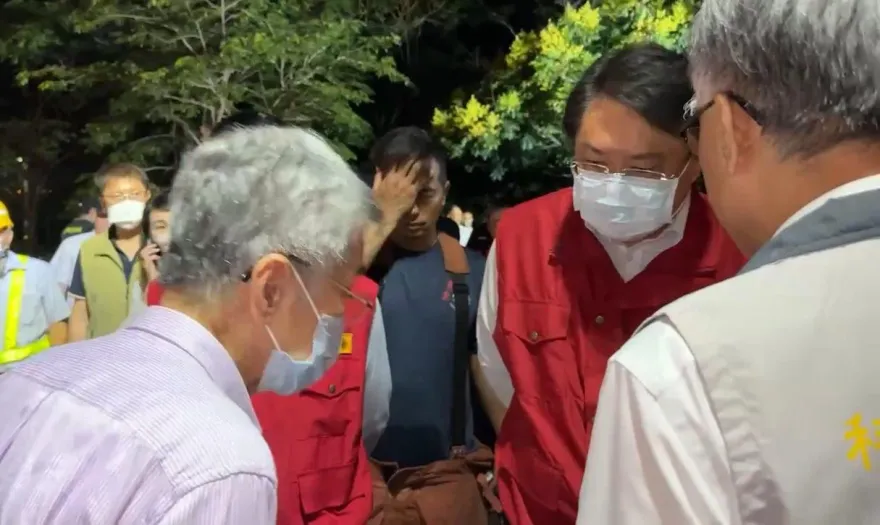 影/屏東高爾夫球具廠大爆炸/明揚董座鞠躬致歉　員工央求林右昌「給家屬希望」