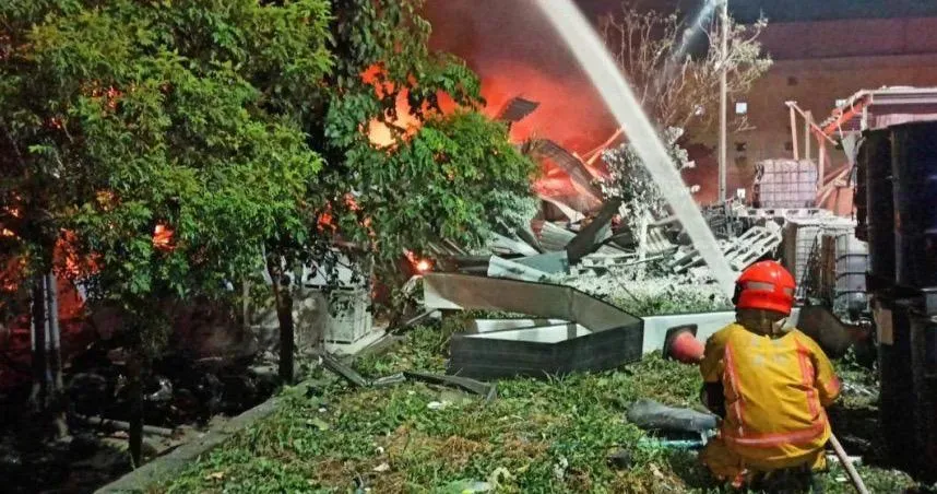 屏東高爾夫球具廠大爆炸/廠房內都是過氧化物　火場「濕毛巾遮口鼻」是錯的