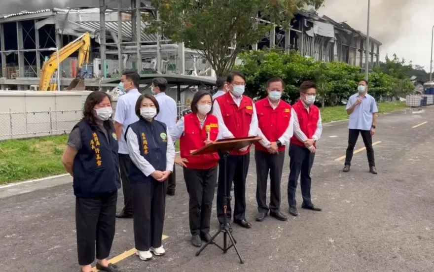 屏東高爾夫球具廠大爆炸/蔡英文現場勘災：內政部將盡速召開事故調查會