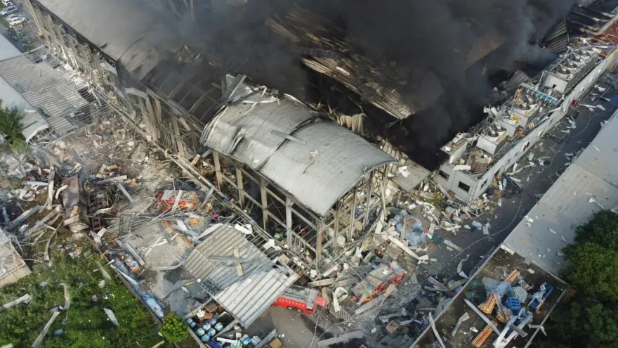 快訊/屏東高爾夫球具廠大爆炸/火災現場尋獲遺體　身分待確認