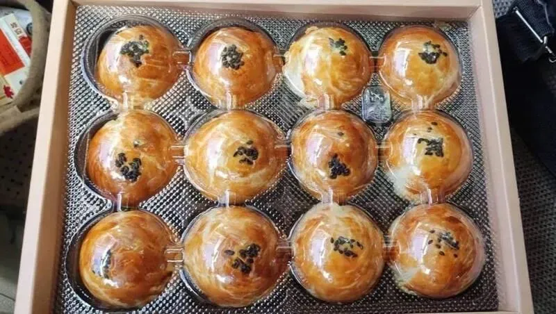 循環經濟！「蛋黃酥轉5手」又回到自己手裡　男忿：下次拿到就吃掉