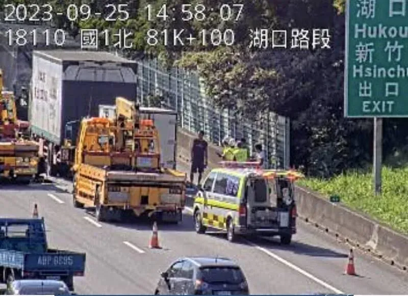 快訊/國1南向湖口段3車追撞！　佔用外線車流回堵5公里