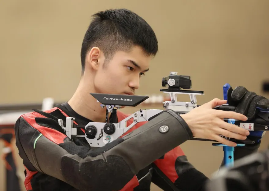 杭州亞運/陸「18歲神射手」盛李豪出戰男子10米空氣步槍　一舉打破世界紀錄奪金