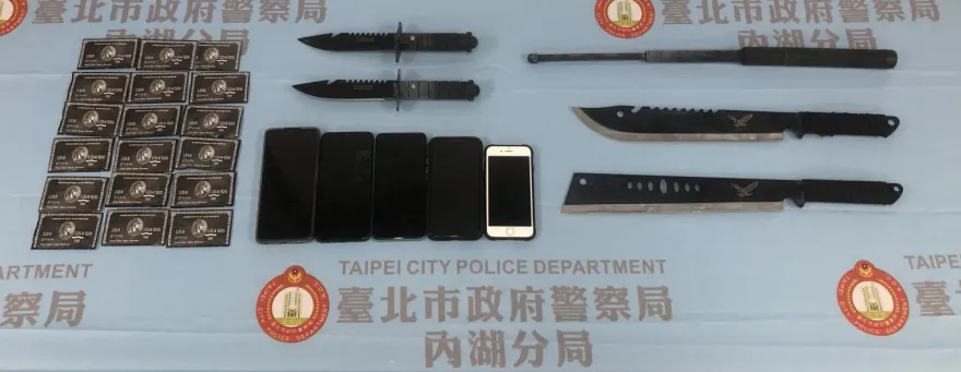 影/假借貸真搶劫！內湖6煞先扁人「再押上車搶11萬」　警通通抓起來