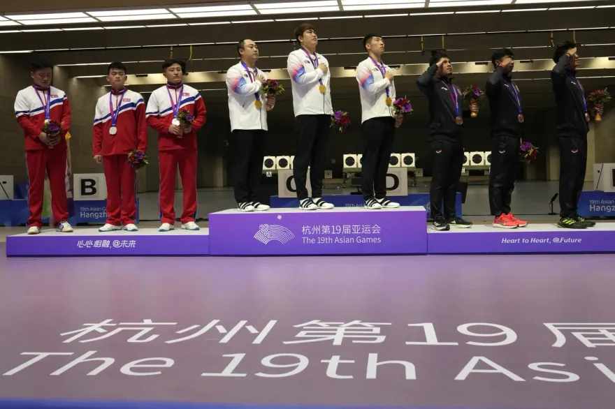 杭州亞運/頒獎台上的南北情仇！北韓射擊選手拒望向南韓國旗、拒合照