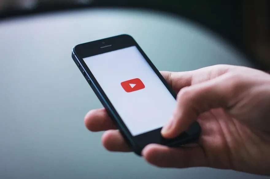 別安裝！3款APP惡意冒充「YouTube」　簡訊、通話恐遭竊取