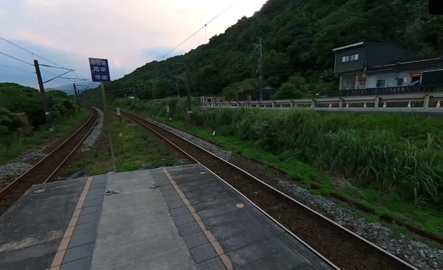 快訊/在玩命？自強號撞上跨越軌道7旬翁　卡台鐵石城段誤點74分鐘