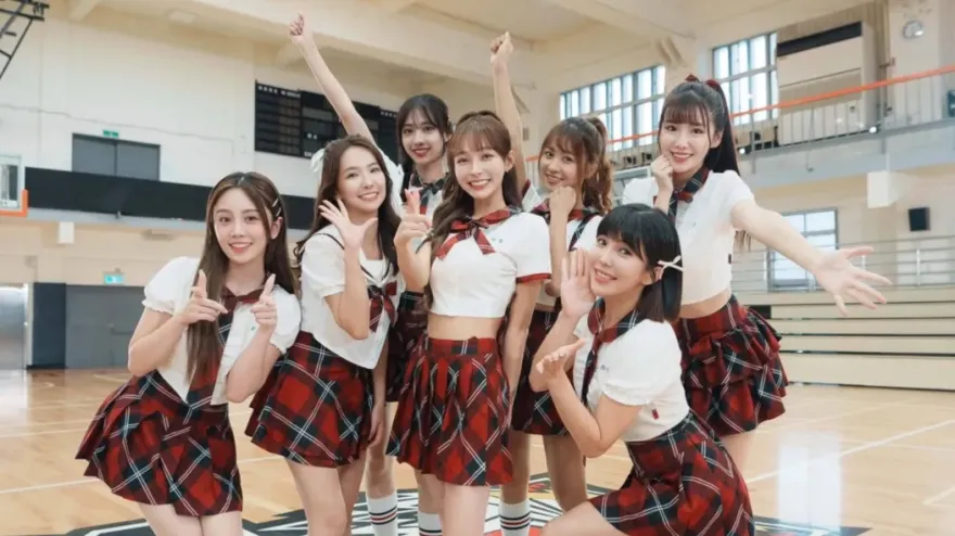 影/林襄穿「超辣學生制服」錄單曲！同框樂天女孩嗲唱、熱舞　超香畫面曝