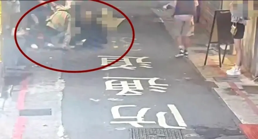影/北市條通醉男「外面講」遭圍毆　快打警力啟動3人遭送辦