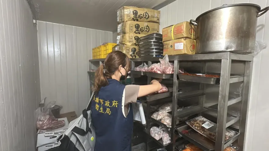 影/高雄衛生局稽查燒肉店「防腐劑醬料」　曝店家「5大問題」至少罰6萬
