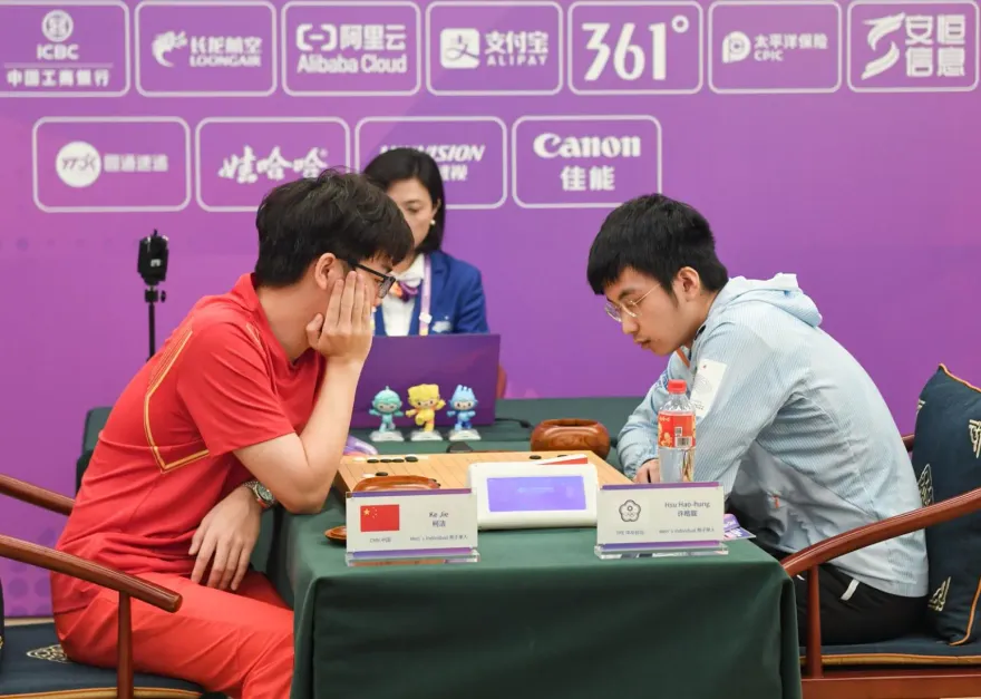 杭州亞運/慘遭許皓鋐逆轉丟金！大陸棋王柯潔面子掛不住　銀牌藏起來