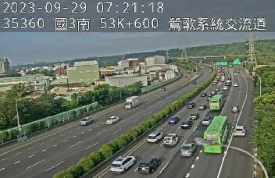 快訊/秋節連假首日返鄉車潮再現　國道這2路段「一早就紫爆」