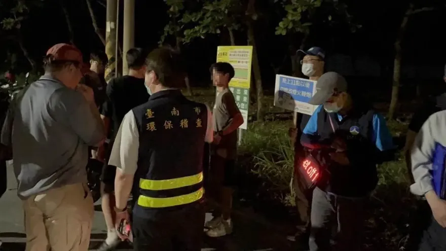 太早慶祝了！中秋前夕深夜放煙火　南市環保局祭5張罰單