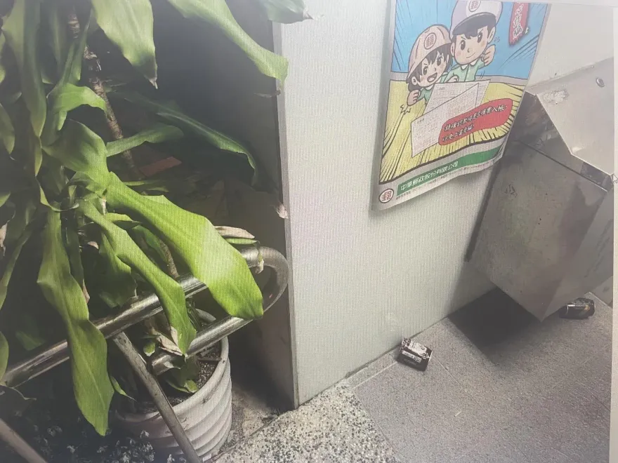 影/北投男2度怒砸郵局提款機　囂張畫面曝光