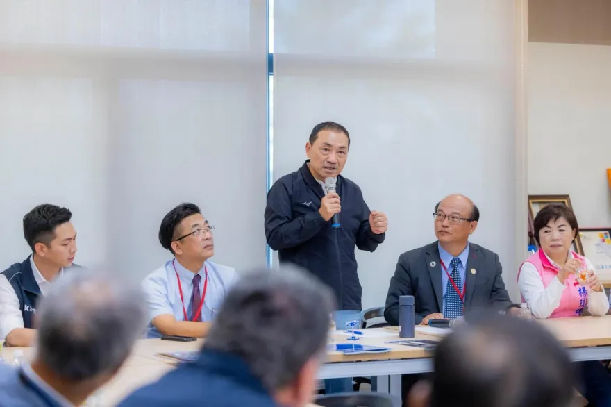 侯友宜發火了！民眾PO黑綠蛋遭警察8小時抓人　他轟「民進黨與人民為敵早該下台」