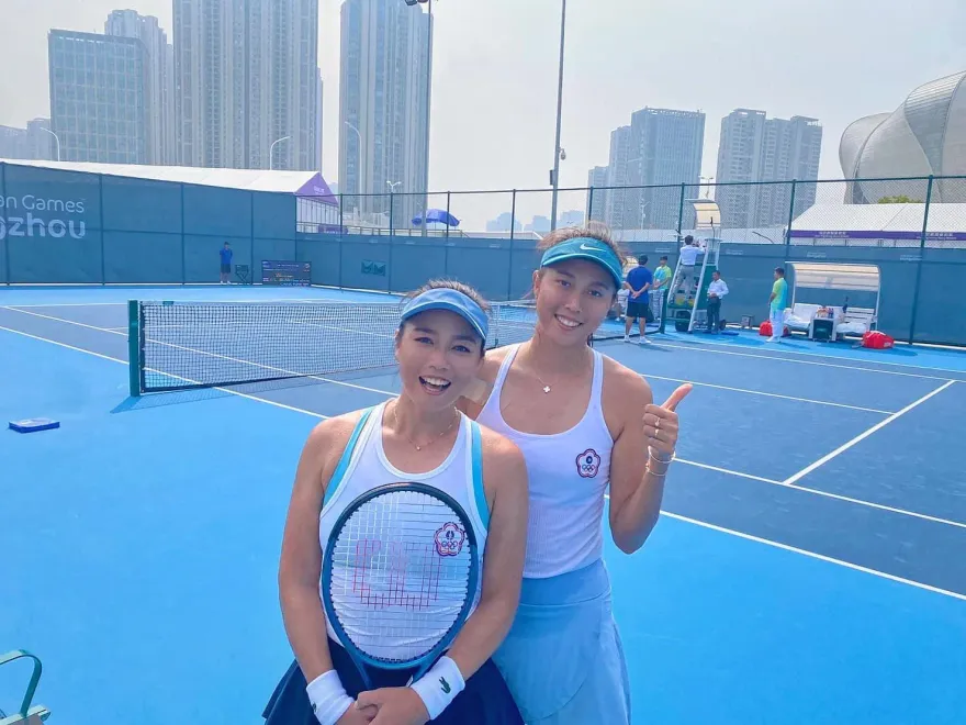 杭州亞運/「中華內戰」詹家姊妹勝出奪金！網球女雙風光「金包銀」