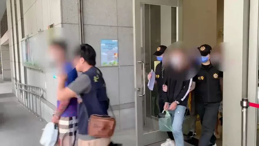 影/火大片！女友被調戲他怒揪20人討回來　還持刀砍殺