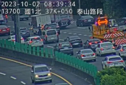 快訊/國1北向泰山段車禍！2車追撞占用2車道、回堵5公里